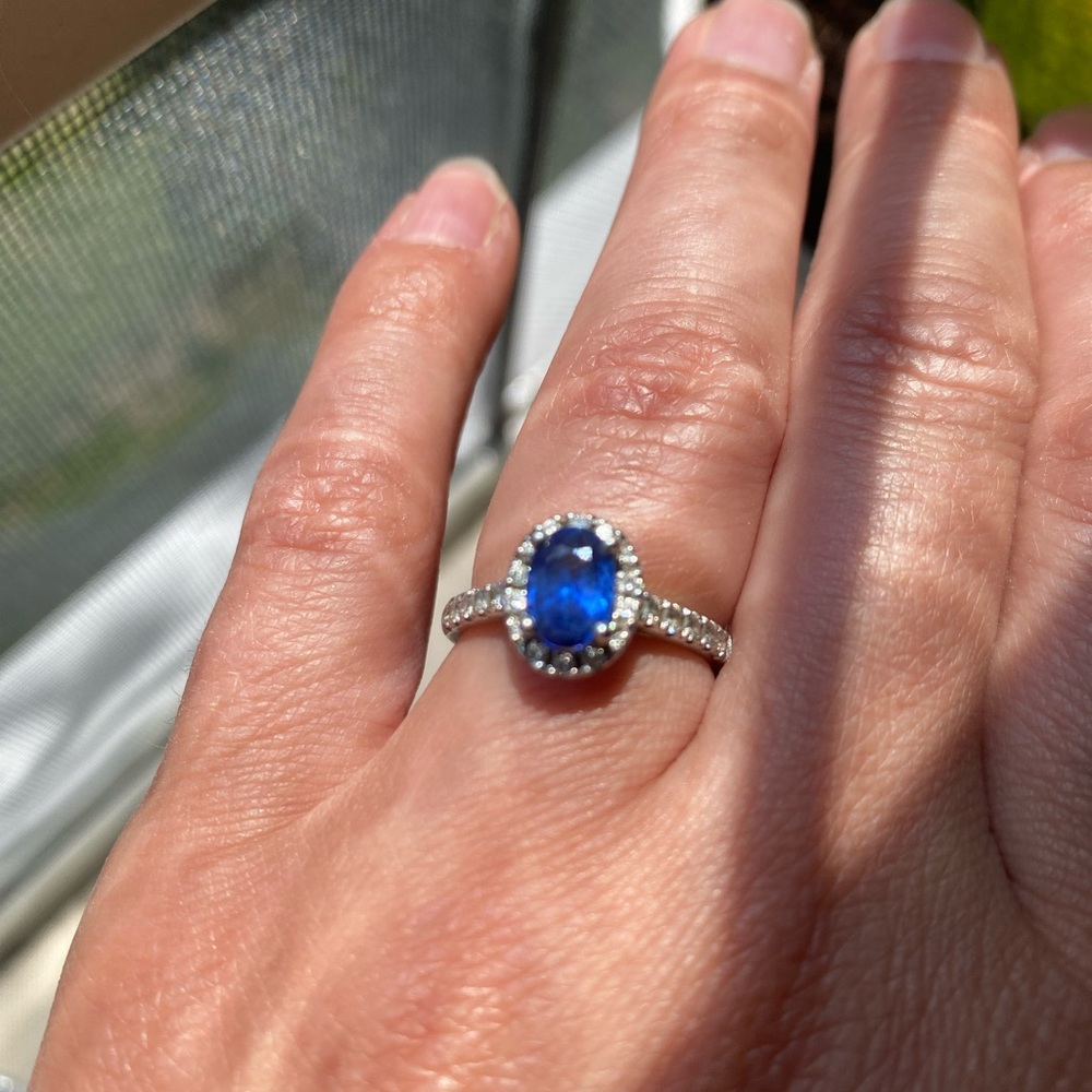 Oval cut Sapphire engagement ring